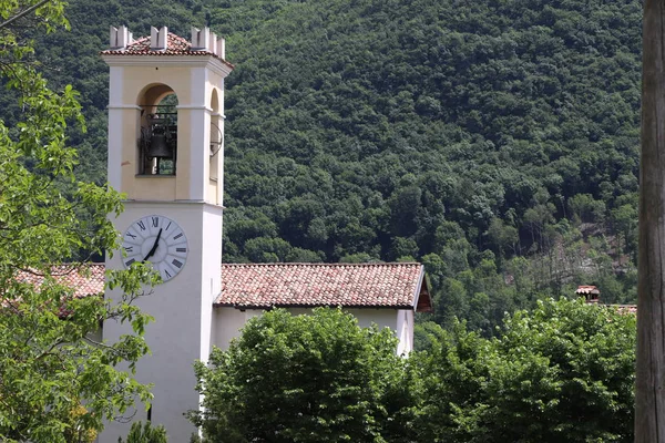 Vista Del Piccolo Borgo Costa Gargnano Sulle Montagne Del Lago — Foto Stock