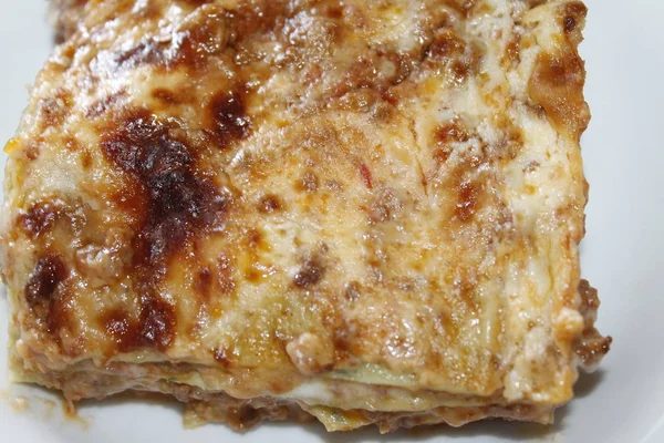 Traditionelle Lasagne Mit Rinderhackfleisch Bolognese Sauce Und Bechamelsauce — Stockfoto