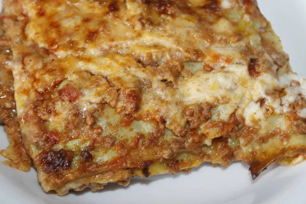 Hagyományos Lasagna Készült Darált Marhahús Bolognai Mártással Besamel Mártással — Stock Fotó
