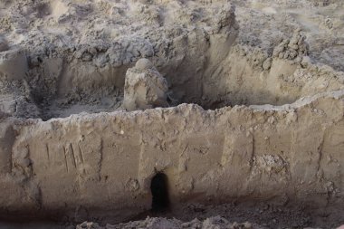 Kumdan kale kum plajında inşa