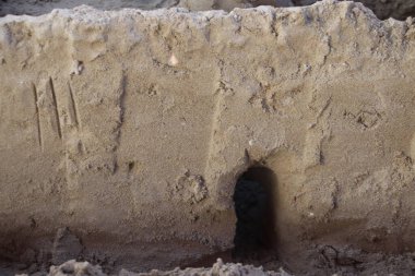 Kumdan kale kum plajında inşa