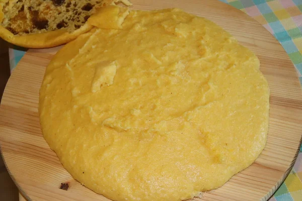 Italiaanse Traditionele Polenta Een Gerecht Van Gekookt Maïsmeel — Stockfoto