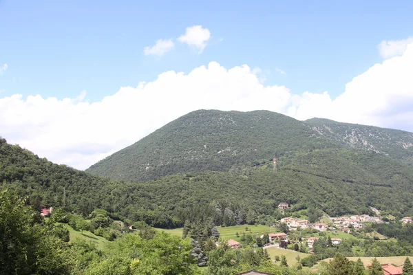 Vista Pequeño Pueblo Las Montañas Norte Italia —  Fotos de Stock