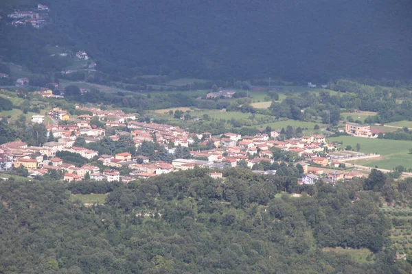 Blick Auf Ein Kleines Dorf Den Bergen Norditalien — Stockfoto