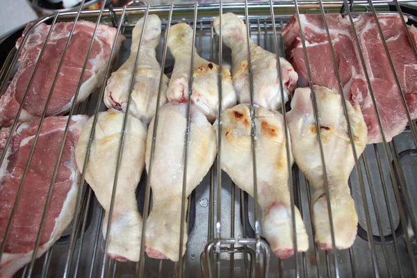 Grelhador Carne Mista Com Frango Salsicha Cozidos Churrasco — Fotografia de Stock