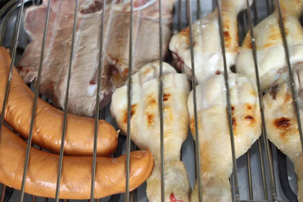 Grill Viande Mélangée Avec Poulet Saucisse Cuits Barbecue — Photo