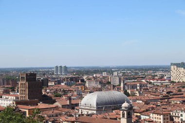Bir Brescia, şehir Kuzey İtalya'daki havadan görünümü