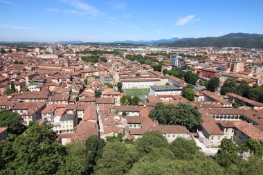 Bir Brescia, şehir Kuzey İtalya'daki havadan görünümü
