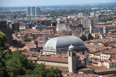 Bir Brescia, şehir Kuzey İtalya'daki havadan görünümü