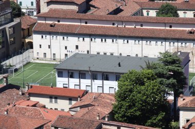 Bir Brescia, şehir Kuzey İtalya'daki havadan görünümü