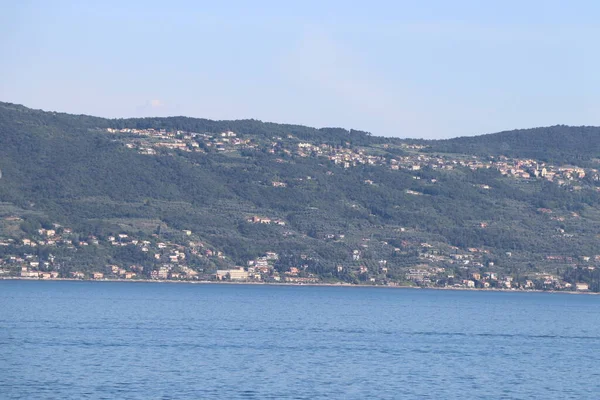 Вид Озеро Гарда Півночі Італії — стокове фото