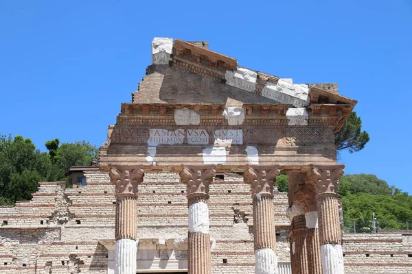 Zřícenina Římského Chrámu Názvem Capitolium Nebo Tempio Capitolino Brescii Itálii — Stock fotografie