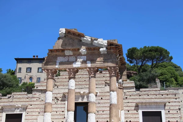 イタリア ブレシアの首都と呼ばれるローマ寺院の遺跡またはテンピオ キャピトリノ — ストック写真