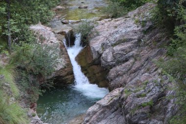 İtalya 'nın kuzeyindeki Trentino' da şelaleler
