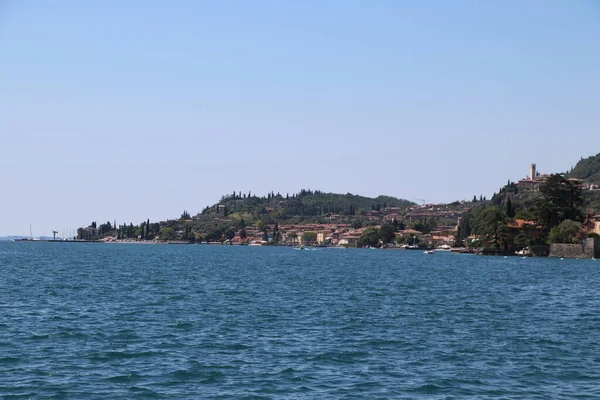 Вид Озеро Гарда Севере Италии — стоковое фото