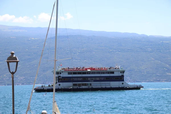 Una Vecchia Barca Vapore Pagaia Sul Lago Garda — Foto Stock