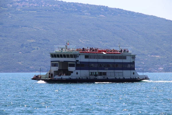 Ένα Παλιό Ατμόπλοιο Στη Λίμνη Γκάρντα — Φωτογραφία Αρχείου