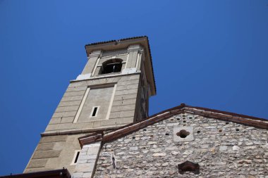  Gargnano Kilisesi 'nin mimari detayları İtalya' daki Garda Gölü 'ndeki küçük bir köy.