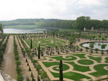 incredable view of the gardens of the Versailles Palace in France. Vista panoramica de los jardines del Palacio de Versalles en Francia clipart