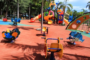 Birçok oyun makineleri ile parkta Oyun Alanı.