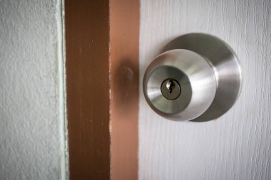 Beyaz kapı da kapı kolu