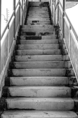 Merdiven üst geçidi