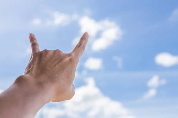 şeytan boynuzu el işareti 