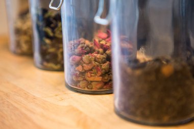 Kavanoza bitkisel çay