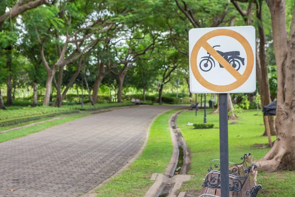 La etiqueta Signos que prohíben las motocicletas — Foto de Stock