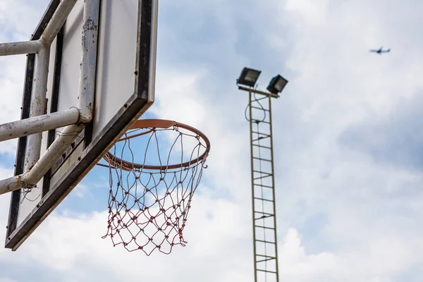 Velho basquete aro — Fotografia de Stock