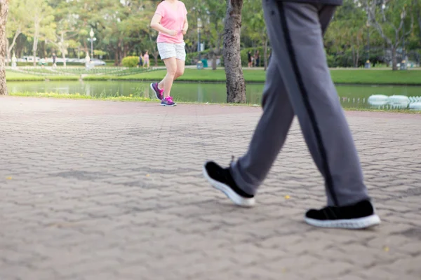 Soft focus of people jogging — Stock Photo, Image