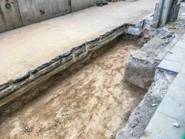 İnşaat aşamasındaki beton yol yüzeyi 