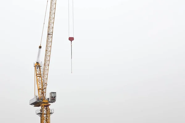 Crane yellow in construction area — ストック写真