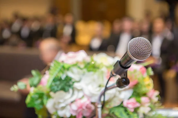 Microphone Sur Podium Personnes Dans Salle Séminaire — Photo