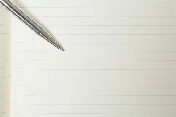 Выборочный Фокус Ручки Ноутбук Белом Фоне — стоковое фото