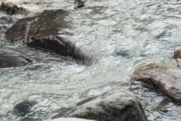 Fond Pierre Une Rivière Froide Montagne Pierres Rondes Dessus Bord — Photo