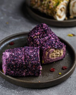 İki parça Türk Lokumu