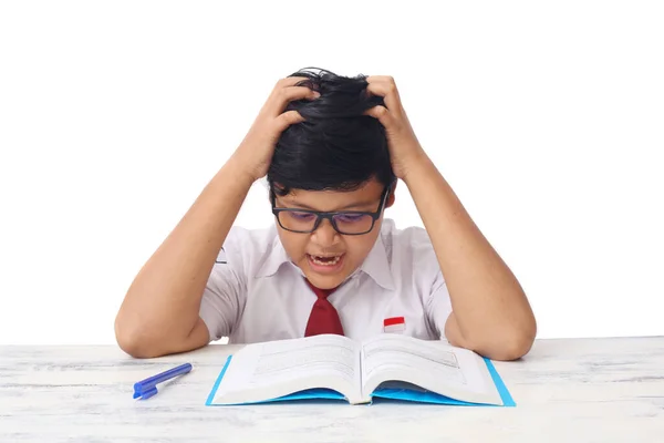 Retrato Estudiante Asiático Con Uniforme Escuela Primaria Indonesio Sentado Sintiéndose —  Fotos de Stock