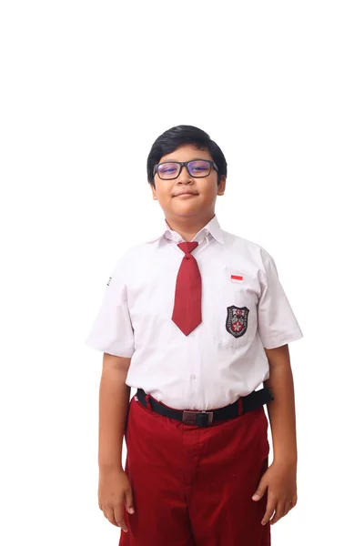 Porträt Eines Asiatischen Studentenjungen Einer Indonesischen Grundschuluniform Stehend Und Lächelnd — Stockfoto