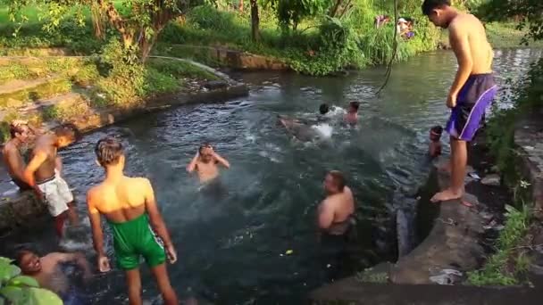 Yogyakarta Indonesia Jun 2020 Children Play Water Swim River Great — Stock Video