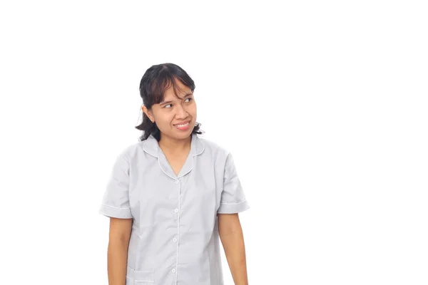 Retrato Una Hermosa Mujer Asiática Feliz Pie Mientras Mira Espacio — Foto de Stock