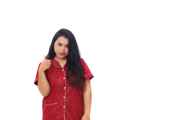 Heureuse Fille Asiatique Portant Une Chemise Nuit Rouge Debout Sur — Photo