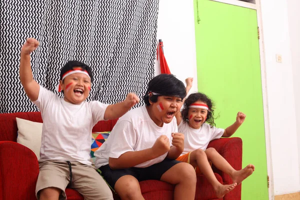 Αξιολάτρευτα Παιδιά Από Την Ινδονησία Γιορτάζουν Την Ημέρα Ανεξαρτησίας Της — Φωτογραφία Αρχείου