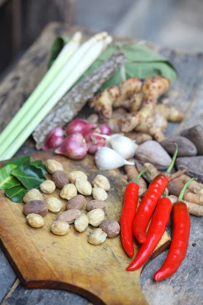 Diverse Specerijen Keuken Zijn Verspreid Houten Plinten — Stockfoto