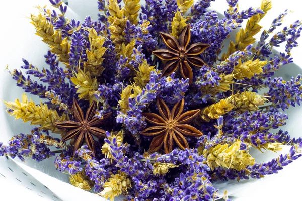 Bouquet of dried flowers with lavender, star anise and cereals floral background — Stock Photo, Image