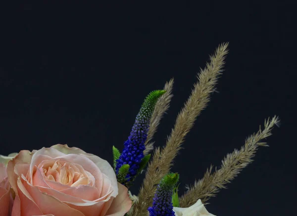 Bouquet mixte de fleurs close-up espace libre pour votre texte — Photo