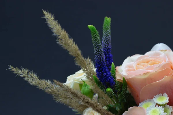 텍스트에 대한 꽃 클로즈업 여유 공간의 혼합 꽃다발 — 스톡 사진