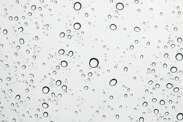 Su damlalarının arka planı cama düşer.