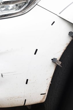 Araba ineklerinde kırıklar var.