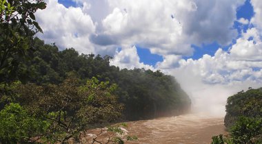 Şelaleler en güzel doğa fenomenlerinden biridir. Ve hemen hemen hepsi sonsuza kadar hayran olabilir